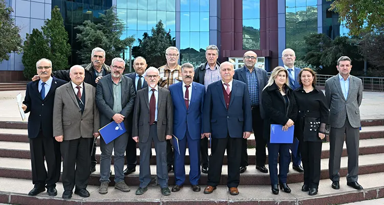 33 yılı aşkın süredir üniversiteye hizmet veren personel için düzenlenen