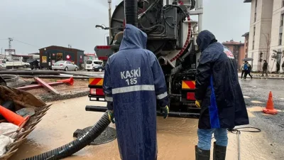 Sel Vuran Bölgelere Büyükşehir Müdahalesi Büyükşehir Belediyesi ve KASKİ ekipleri koordineli bir şekilde çalışma yürütüyor.
