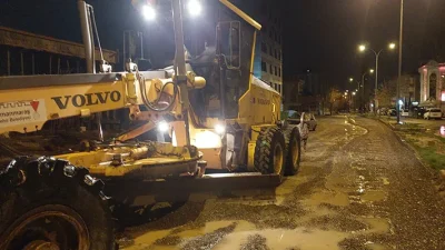 Yağış Sonrası Bozulan Yollara Büyükşehir’den Hızlı Müdahale Kahramanmaraş Büyükşehir Belediyesi, şehir genelinde etkili olan yoğun yağışların ardından
