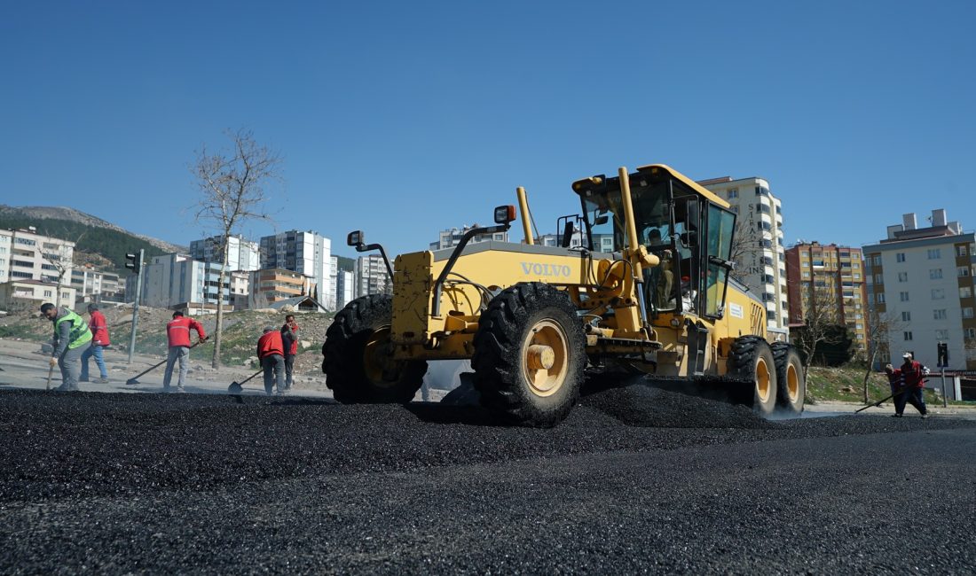 Büyükşehir Belediyesi tarafından sürdürülen asfalt yenileme ve onarım çalışmaları, şehir
