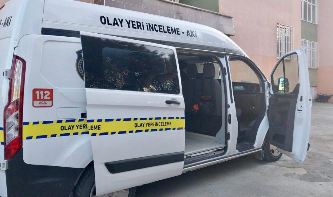 İhbar üzerine olay yerine polis ve sağlık ekipleri sevk edildi.