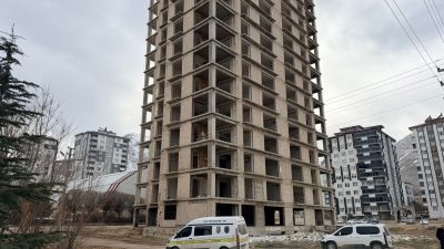 Olay, Elbistan ilçesine bağlı Yeşilyurt Mahallesi Hacı Bayram Caddesi üzerinde