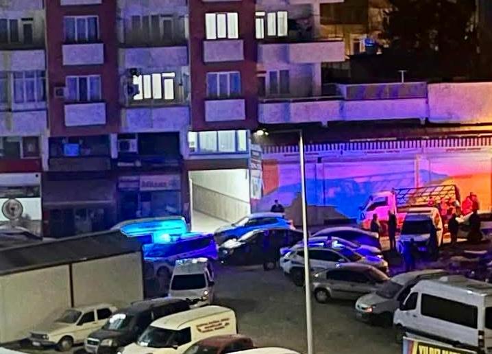 İhbar üzerine olay yerine polis ve sağlık ekipleri sevk edildi.