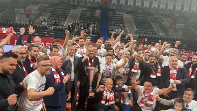 Onikişubat Belediyespor Şampiyonluk Kupasını Kaldırdı Efeler Ligi’ne yükselmeyi haftalar öncesinden garantileyen Kahramanmaraş temsilcisi, sezonun final