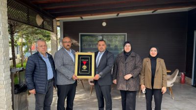 Ziyaret kapsamında, üzerinde “İstiklalden İstikbale” mesajı bulunan özel bir tablo