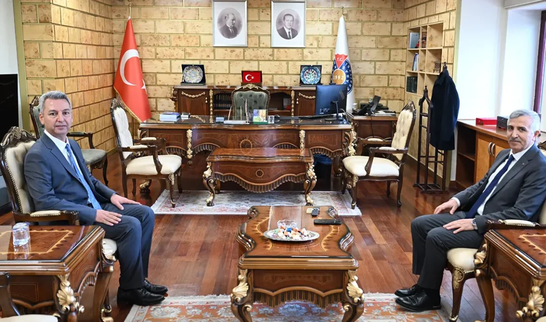 Vali Ünlüer’den Rektör Okumuş’a Hayırlı Olsun Ziyareti Vali Ünlüer, Prof. Dr. İbrahim Taner Okumuş’a yeni görevinde başarılar