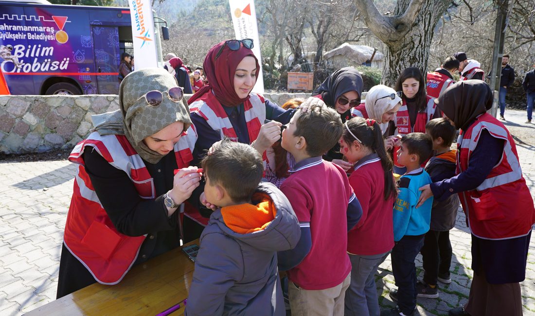 Pusula Maraş ve Gençlik Meclisi üyeleri, Sarıçukur İlkokulu’nu ziyaret ederek