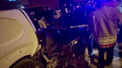 Afşin’de Otomobil Park Halindeki 4 Araca Çarptı: 1 Yaralı Edinilen bilgilere göre, 46 ANR 645 plakalı otomobil, Afşinbey Caddesi