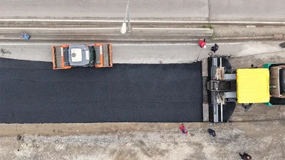 Büyükşehir, Asfalt Mesaisini Dulkadiroğlu’nda Sürdürüyor Kahramanmaraş Büyükşehir Belediyesi, şehir genelinde ulaşım altyapısını daha dayanıklı ve