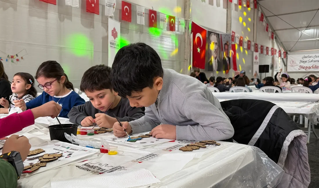 Programın ilk bölümünde çocuk edebiyatının sevilen isimlerinden Sevde Gözükara, sahne