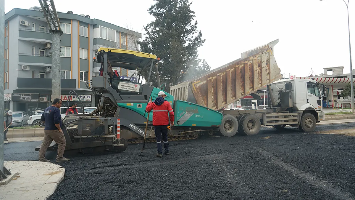 buyuksehirden kuddusi baba ve trabzon bulvarlarinda asfalt calismasi