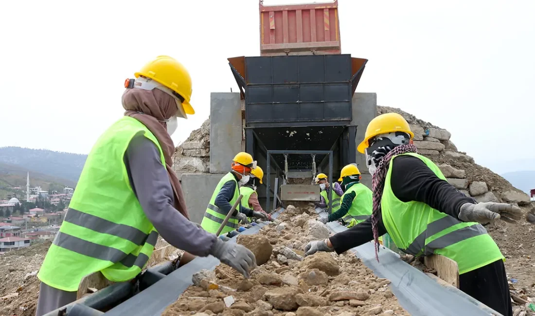 Büyükşehir’den Sıfır Atık’ta Türkiye’ye Örnek Çalışmalar 6 Şubat depremlerinin ardından çevre ve ekonomi odaklı Büyükşehir Belediyesi