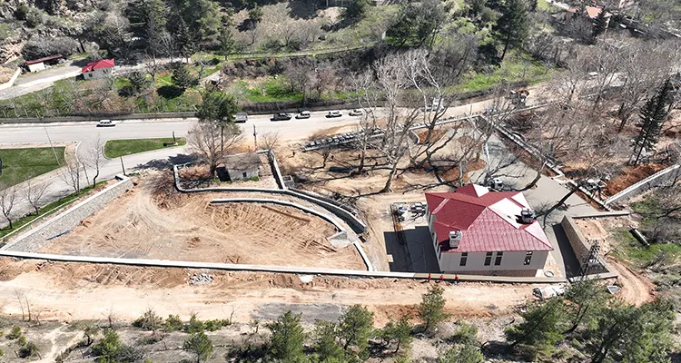 Fen İşleri Dairesi Başkanlığı koordinesinde yürütülen çalışmalarda yapının inşaatı ve