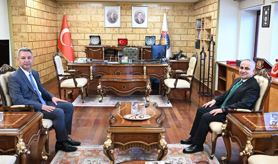 Doğan’dan KSÜ Rektörü Prof. Dr. İbrahim Taner Okumuş’a Hayırlı Olsun Ziyareti Rektör Doğan, Prof. Dr. İbrahim Taner Okumuş’a yeni görevinde başarılar