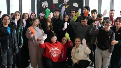 DOKMER’de Sevgi Kazandı: Down Sendromlular Günü’ne renkli kutlama Atölye çalışmaları, sosyal etkinlikler ve spor oyunlarıyla zenginleştirilen program, katılımcıların