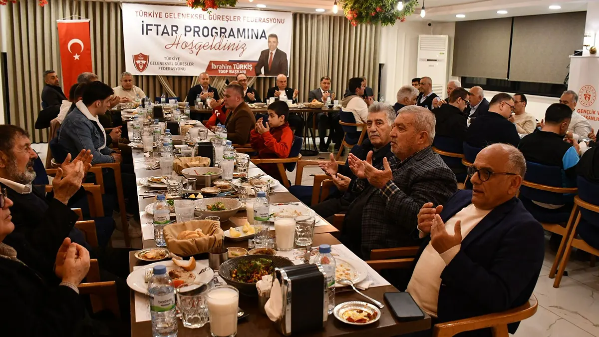 gures camiasi kahramanmarasta bulustu deprem sehitleri icin iftar