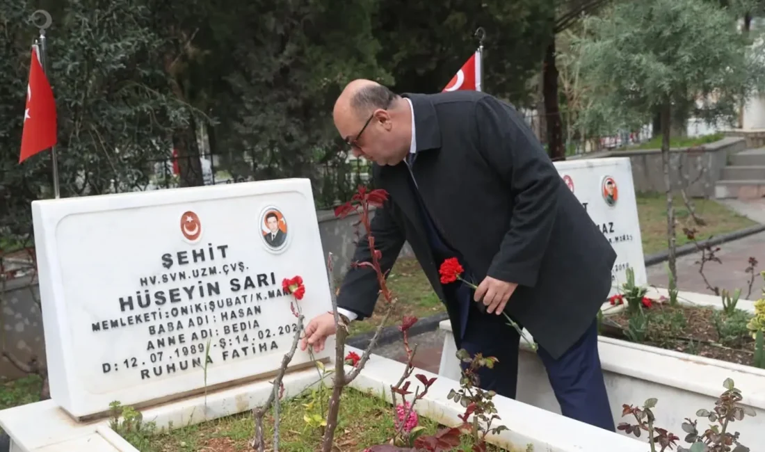 Mehmet Akpınar’dan şehitlik ziyareti: Şehitler dualarla anıldı Mehmet Akpınar, Ramazan Bayramı dolayısıyla Kahramanmaraş protokolüyle birlikte Şeyhadil Şehitliği
