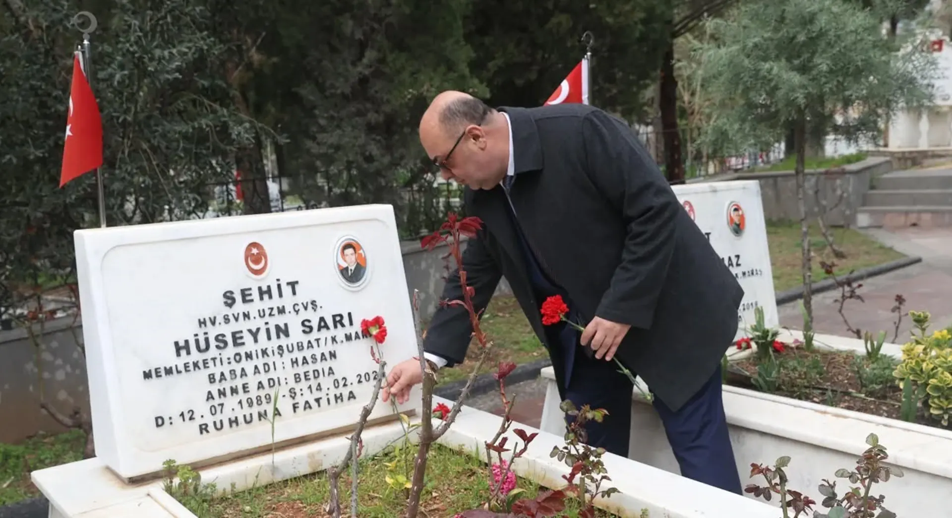 mehmet akpinardan sehitlik ziyareti sehitler dualarla anildi