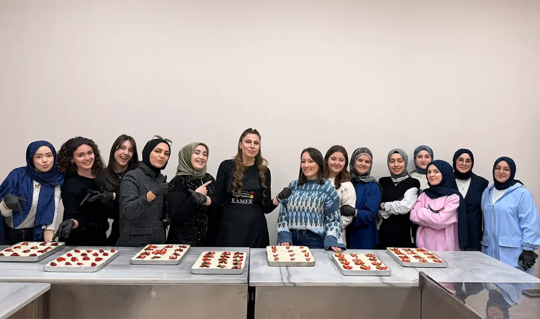 Kahramanmaraş Büyükşehir Belediyesi’nin gençlik markası Pusula Maraş tarafından düzenlenen güllaç