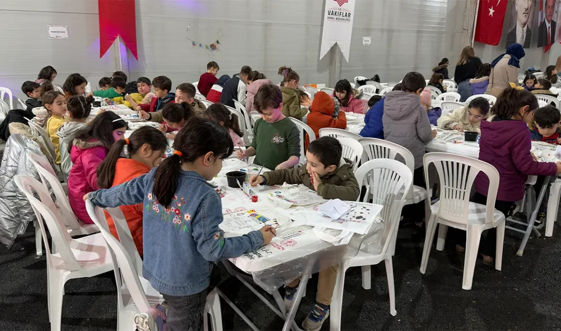 Programın ilk bölümünde çocuklar, çeşitli oyun ve eğlenceli aktivitelerle keyifli