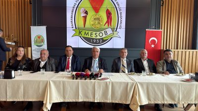 Toplantıya katılan ilçe esnaf odaları başkanları ve yöneticileri, yapılacak seçimlerde