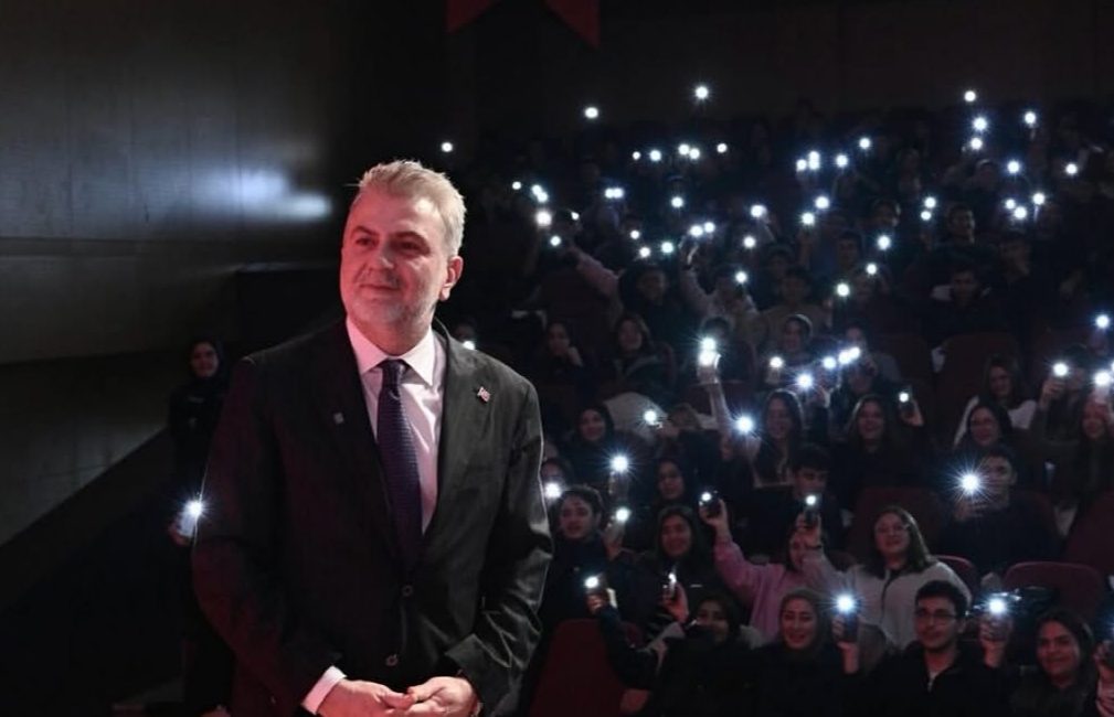 Kahramanmaraş Büyükşehir Belediye Başkanı Fırat Görgel’in adaylığı, özellikle deprem sonrası