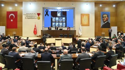 Şehrin yönetimine yön verecek önemli kararların alındığı toplantıda hem idari