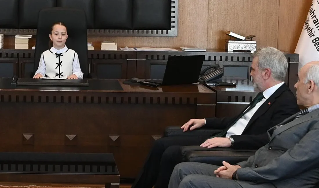 Minik başkan Erva Zehra Boyraz’a teslim töreninde; kuzeni özel gereksinimli