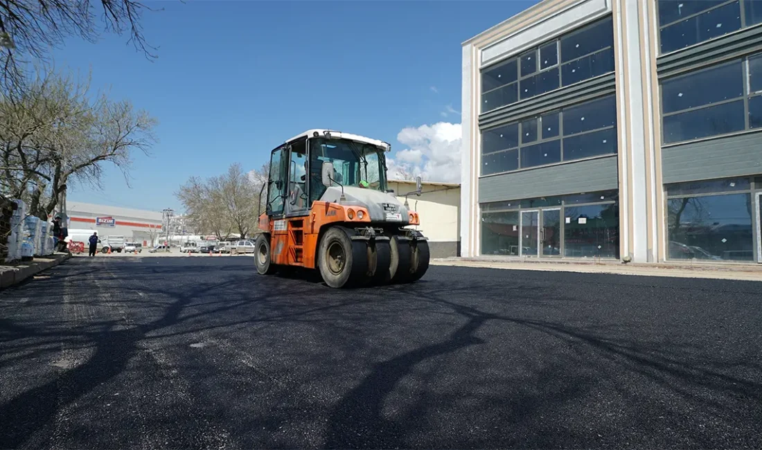 Büyükşehir, Toptancılar Sitesi Yollarını Yeniliyor Bu kapsamda, Yol Yapım, Bakım ve Onarım Dairesi Başkanlığı ekipleri,