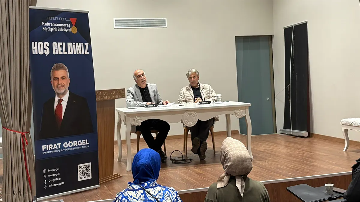 buyuksehirin yazarlik akademisinde elestirinin elestirisi konusuldu