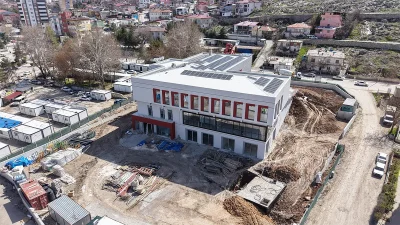 Yeni nesil kütüphane anlayışıyla projelendirilen yapı, bilgiye erişimi kolaylaştırmanın yanı