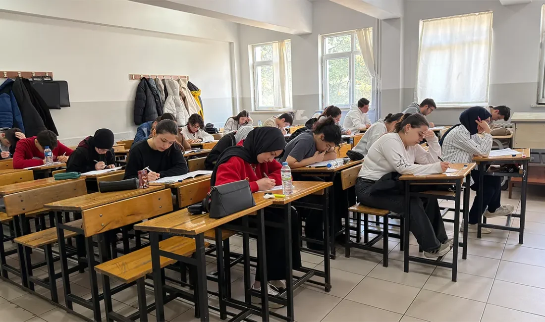 Büyükşehir Belediyesinin gençlik markası Pusula Maraş tarafından organize edilen YKS
