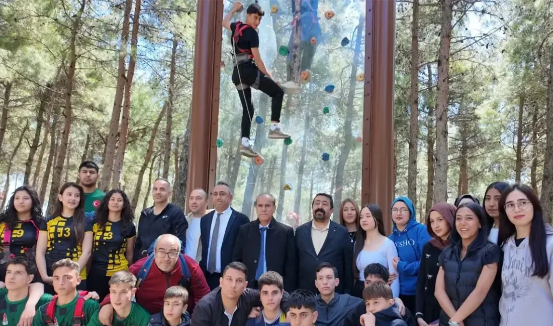 Kahramanmaraş’ta düzenlenen okul sporları kapsamındaki dağcılık spor tırmanışı müsabakaları, genç