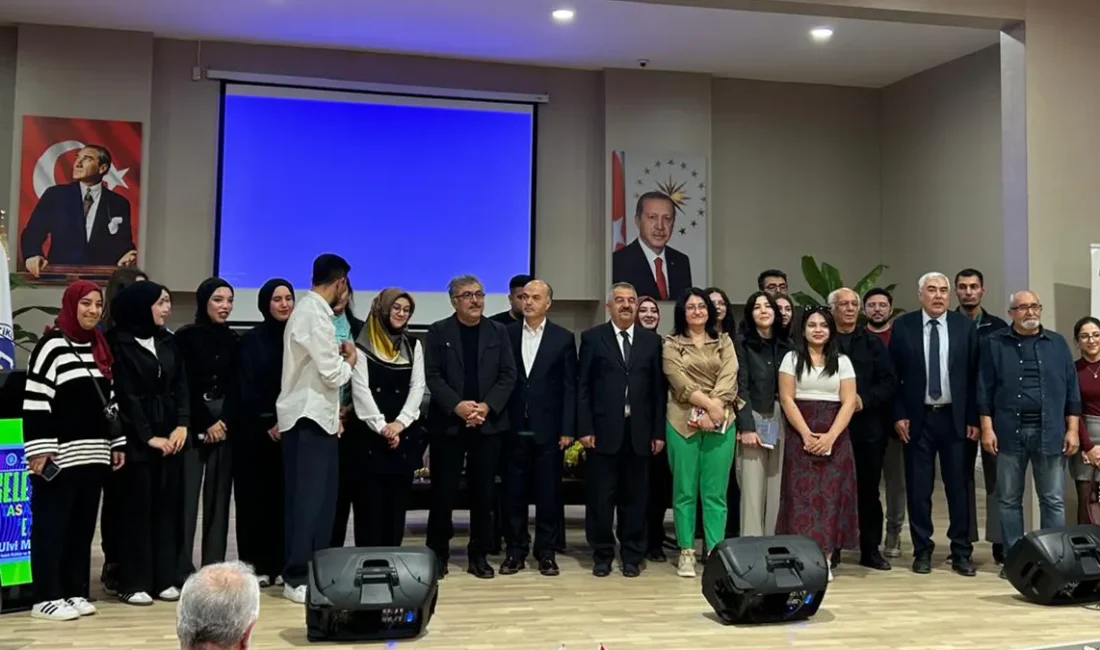 Etkinlikte şair ve yazarlar Tayyib Atmaca, Dr. Ali Rıza Güneş