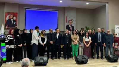 Etkinlikte şair ve yazarlar Tayyib Atmaca, Dr. Ali Rıza Güneş