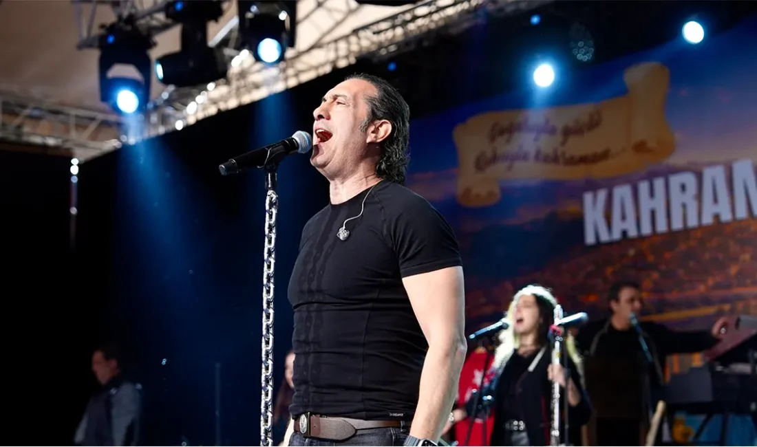 Kıraç, tanıtım günlerinin üçüncü gününde sahne alarak alanı dolduran yüzlerce