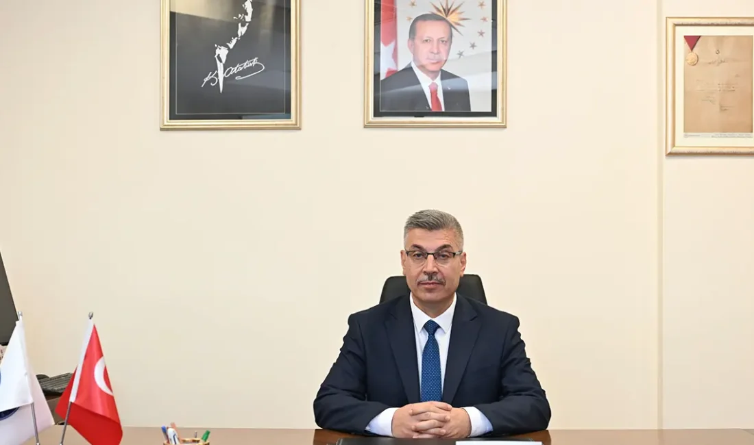 Rektör Prof. Dr. İbrahim Taner Okumuş, Prof. Dr. Fatih Tiyek’e