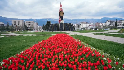 Kahramanmaraş Büyükşehir Belediyesi, yıl boyunca kesintisiz şekilde sürdürdüğü peyzaj ve