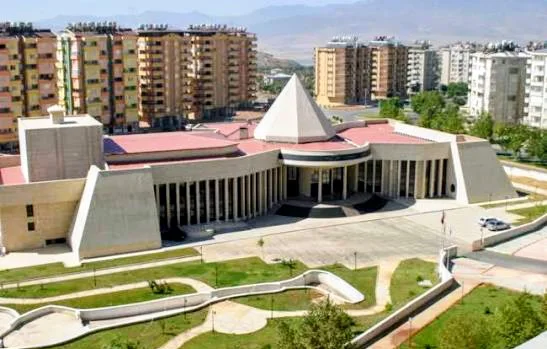 Deprem sonrası yapı güvenliği kapsamında alınan karar doğrultusunda yıkım süreci