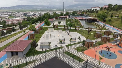 Proje kapsamında alana; 2 basketbol sahası, 2 bocce alanı, 4