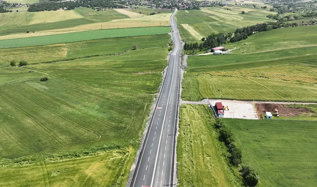Daha önce yaklaşık 6 metre genişliğinde olan yol, yapılan genişletme