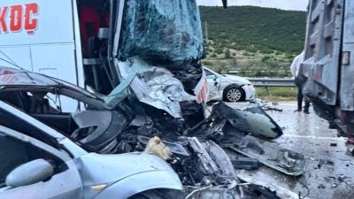 Edinilen bilgiye göre; Kahramanmaraş-Gaziantep otoyolu üzerinde bilinmeyen nedenle yaşanan trafik