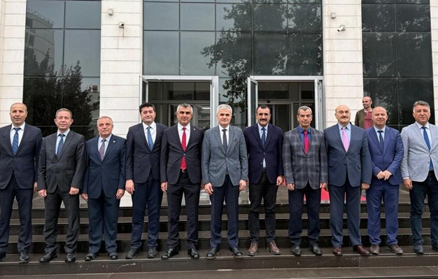 İlçe programı çerçevesinde farklı okulları da ziyaret eden Akpınar, eğitim