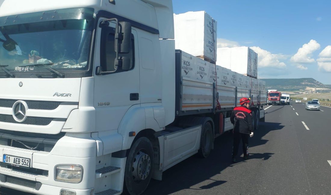 TAG Otoyolu’nda otomobil ile tır çarpıştı: 1 ölü, 2 yaralı Edinilen bilgilere göre, TAG Otoyolu üzerinde seyir halinde bulunan otomobil