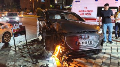 Kahramanmaraş’ta 12 Saatte 4 Ayrı Trafik Kazası: 10 Yaralı İlk kaza, Onikişubat ilçesi Şehit Abdullah Çavuş Mahallesi’nde meydana geldi.