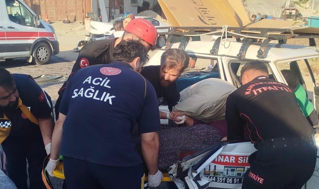 Edinilen bilgilere göre, iki aracın karıştığı trafik kazasının ardından bölgeye