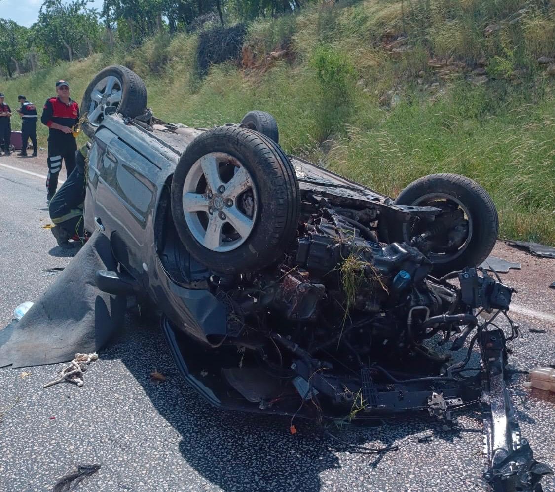 Kahramanmaraş yolunda otomobil takla attı: biri çocuk 2 yaralı 1 IMG WA