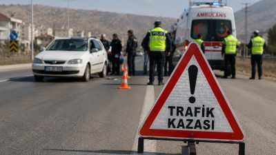 Kahramanmaraş’ta yolun karşısına geçmek isterken canından oldu Edinilen bilgiye göre, Karaelbistan Mahallesi çıkışında F.Ö. idaresindeki 46 VD