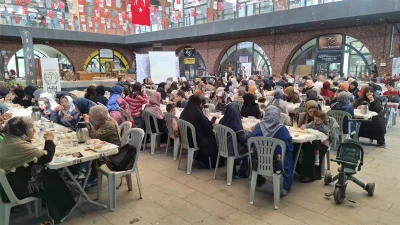 Onikişubat Belediyesi’nin destekleriyle Kahramanmaraş İHH tarafından düzenlenen “İyilik Kahvaltısı” programında,