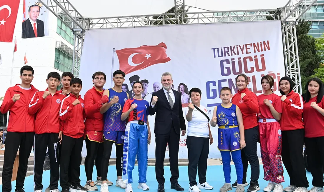 Atatürk’ü Anma, Gençlik ve Spor Bayramı, Milli İrade Meydanı’nda Coşkuyla Kutlandı Özellikle milli mücadele ruhunu yansıtan şiirler ve kahramanlık temalı eserler,